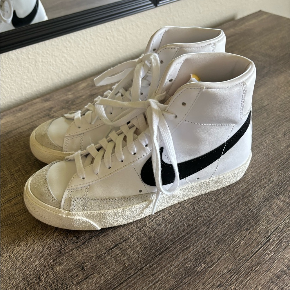 Nike Women’s Mid ‘77 Vintage Blazers